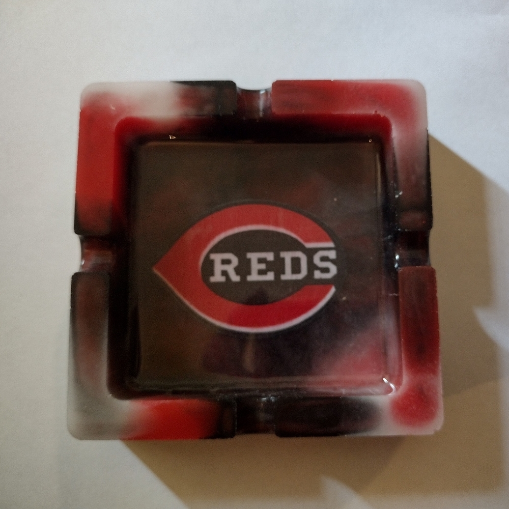 Cincinnati Reds ashtray - Picture 2 of 5